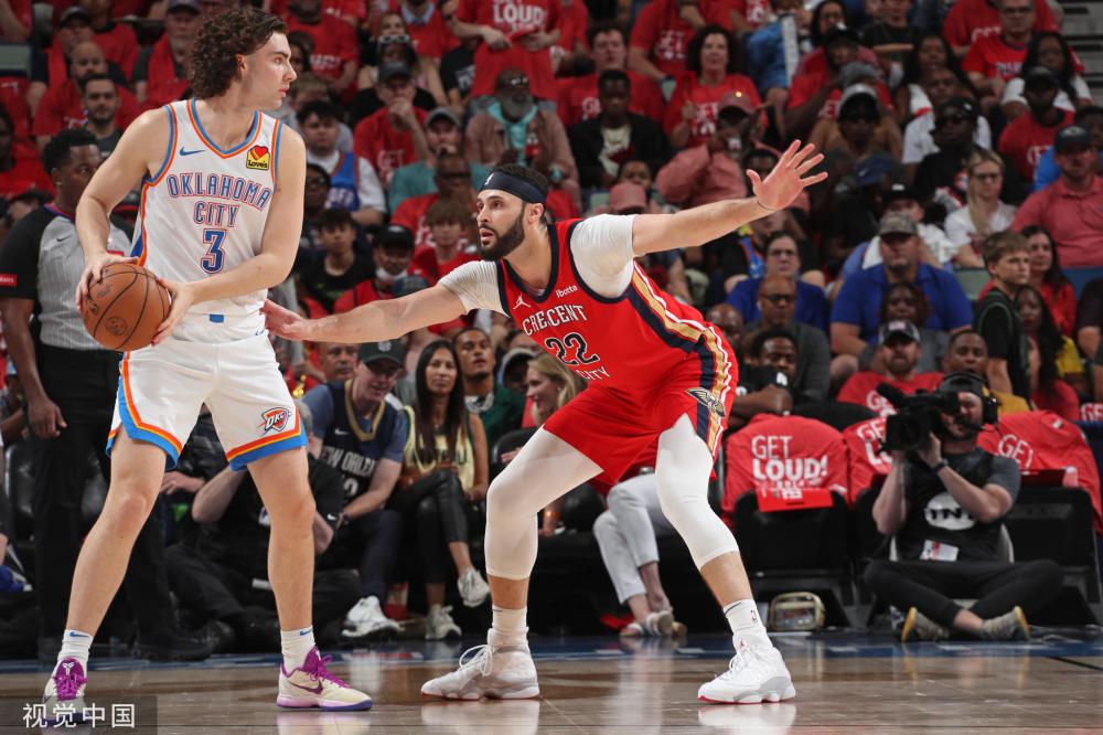 员背负了额 员背负了额