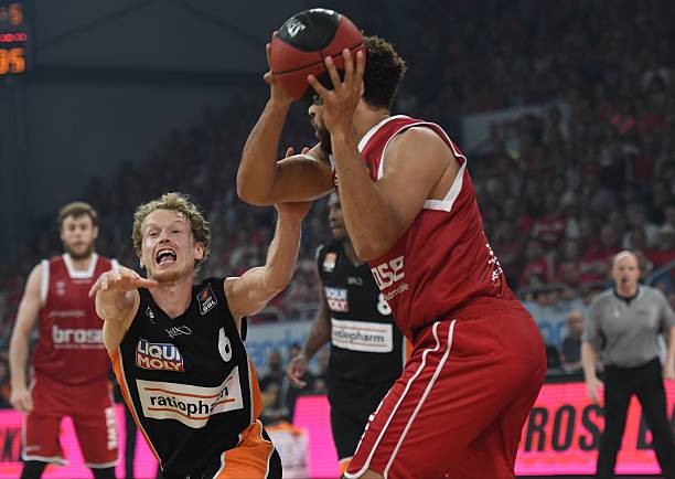 挑传和头球 挑传和头球